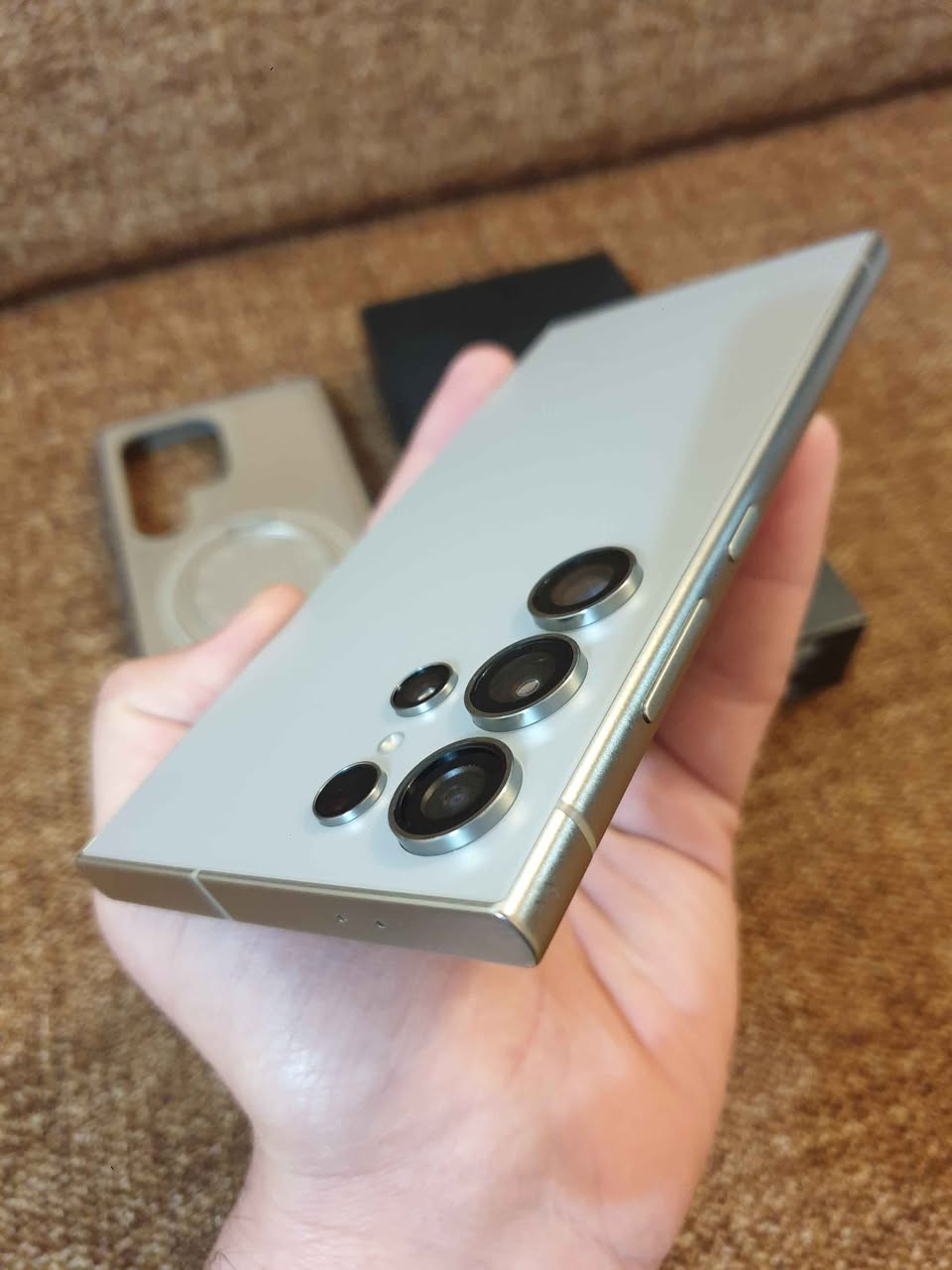 جهاز سامسونج گلكسي إس 24 ألترا
وكالة الوطني ملحقات اساسية كرتون وكيبل و حافظة
نسخة لون تيتانيوم ذاكرة 256 رام 12
نظافة 💯 حالة ممتازة جهاز اخو الجديد
بي مجال للتعامل و متوفر توصيل
*********** للتواصل اتصال او واتساب الحال, واسط
