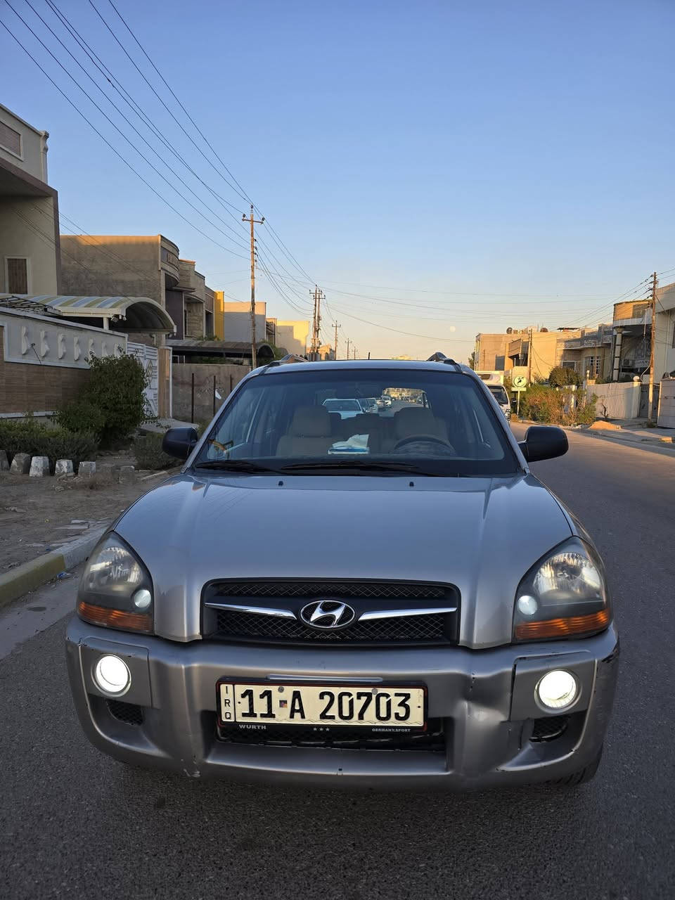 هونداي توسان ٢٠٠٩ خليجي بيها ربع الجنطه بلعراق طخه مال ستوته ومصلحه سياره كامله مكمله مابيها نقص مال بيت منضومه زنون شاشه كبيره شادلها تبريد كله جديد  مابيها ولا اي نقص وصارف عليها مكاني بغداد الدوره 
***********
السعر ١١٥ وبيها مجال متوفر واتساب واتصال فقط فيس غير متوفر
