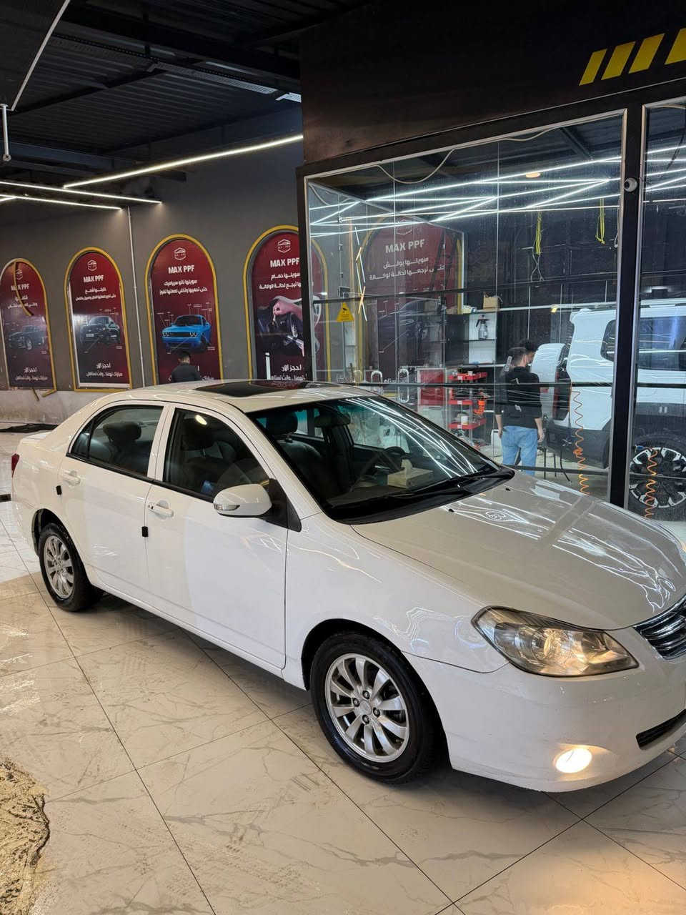 السلام عليكم
BYD _ G3 _ 2013 
الممشى 135 ك 

المواصفات 
بصمة تشغيل
بصمة ابواب + صندوق 
مرايات كهرباء 
حساسات خلفية 
سلايت 
كشنات جلد 
تحكمات ستيرن 
اشاير مري + نظام ترحيب 
شاشة اندرويد + كامرة 
كير + محرك بحالة جيدة 
السيارة عليها ادامة كاملة 
طخم تايرات جديد 
تبريد + تدفئة 

السيارة استلام شركة وارد خليجي حرة
بدون صبغ - بدون - معجون بدون ضربة - بدون خياس 

الملاحظات :  بارد بجاملغ اليمين _ قبغ صندوك مبدل _ وبيها 3 شضايا باب سايق موضحه بصور داخل المنشور 

السعر 75 وبيها مجال بسيط 
***********
***********
