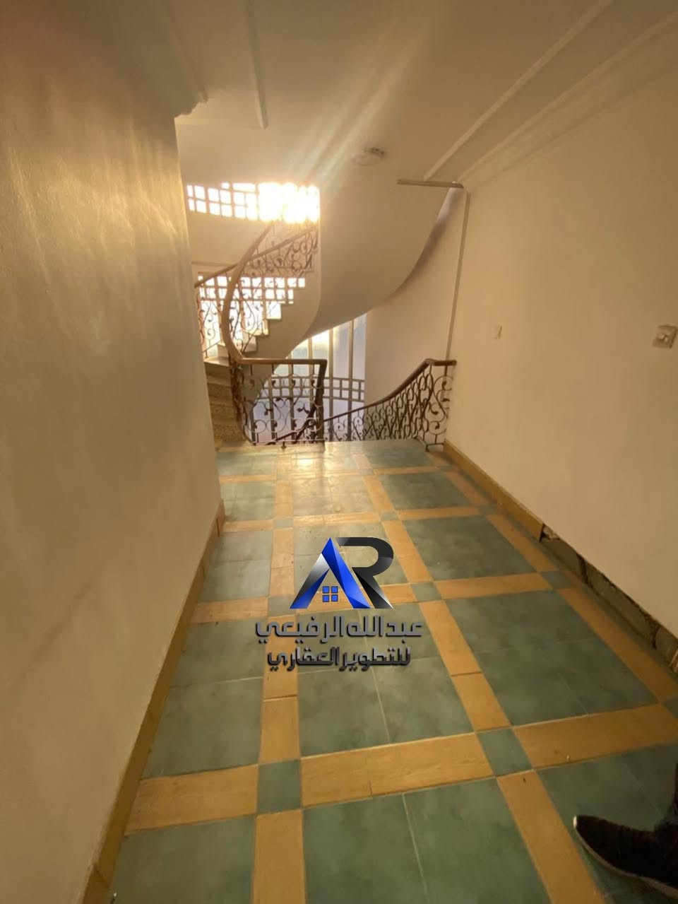 للايجار__في __ السيدية#
بيت مساحة ٢٠٠ متر مطل على شارعين 

يصلح سكني او تجاري 

يتكون من 

٣ غرف نوم 

صالة 

مطبخ 

خدمات صحية

الموقع/ قرب شارع المشاتل 

السعر (( 1200$))  مطلوب مقدمة شهرين 

مكتب عبدالله الرفيعي

للاستفسار الاتصال على الارقام التالية

***********

***********

***********
