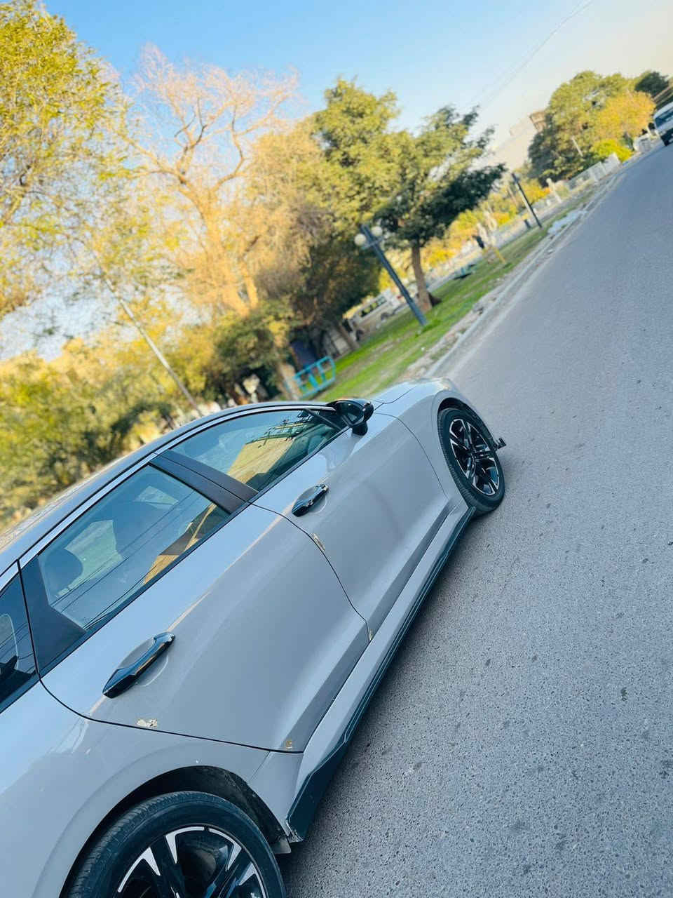 السلام عليكم K5 للبيع موديل 2023 ماشية 29 KMكيلو حقيقي جي تيGT فول مواصفات عدا الفتحة بيهة صبغ جاملغ خلفي وباب خلفية مبدله اصليه وكاله بدون ايرباك وبدون دواخل رقم شمالي وبسمي سنوية وهزة جديدة السيارة صارلهة 6 شهر عندي علة ايدي استخدام شخصي وبسميي
مواصفات السيارة
(1) بصمة+حساسات
(2) كشنات احمر جلد+ كهرباء
(3) شاشة كبيرة+ كامرة خلفية
(4) مكينة مكفولة+ اشاير بل مري
(5) كير ١٠٠/١٠٠+ ثلاث انظمة قيادية
(6) صدر وتبريد وتدفئة درجة اولى+ هندبريك بصمة
(7) ميكانيكيات وكهربائيات وحدادية مكفولات
(8) تخم تايرات جدد+ داخل غرفة جديدة
(9) تحكمات ستيرن+ السيارة مصروف عليها هواية من كاربون فايبر وغيرها
(10) السيارة جاهزة مابيها اي نقص
(11) السعر (183 )ورقة وبيها مجال 
(12) المكان بغداد الكرخ 

لاستفسار  ***********
