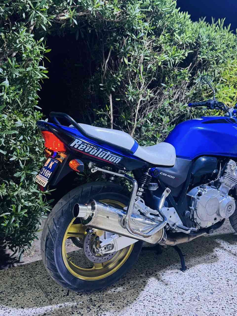 للبيع
دراجه cb400 نوزل موديل 2009 نزله 
من معرض تميم التميمي دراجه مكفوله 
كفاله عامه برغي 🔩مامتفتوح بيها دراجه 
متصرف عليه لو الف شرط اذا مو 180 ترجع
مكان الرمادي


**إذا كنت صاحب هذا الإعلان وتريد حذفه لأي سبب، رجاءا أرسل رسالة إلى الدعم الفني**