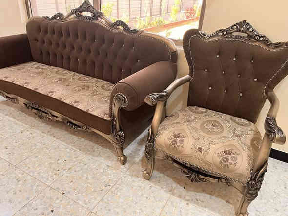 تخم تركي 
9 مقاعد 
السعر ٧٥٠ 
***********
