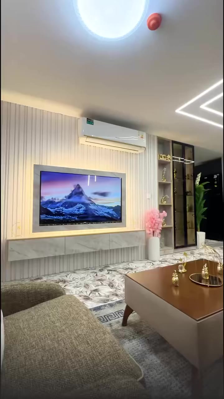 فرصة مميزة في أربيل – المربع الذهبي ✨

شقة غرفتين وصالة مؤثثة VVIP بأثاث فاخر داخل مجمع لايف تاورز مقابل امباير مباشرة.

📍 المساحة: 110م
📍 الطابق: 2
📍 إطلالة مباشرة على الحديقة 🌳
📍 موقع راقٍ وخدمات متكاملة

💰 للبيع: 8 دفاتر – 50 ورقة$
85،000$
💰 للإيجار: 750$ شهرياً

📞 للحجز والاستفسار:
عقارات زهرة المدائن
0750 595 7070
0772 595 7070

#اربيل #لايف_تاورز #المربع_الذهبي #شقق_للبيع #شقق_للايجار #عقارات_اربيل #استثمار #Erbil #RealEstate #LifeTowers
