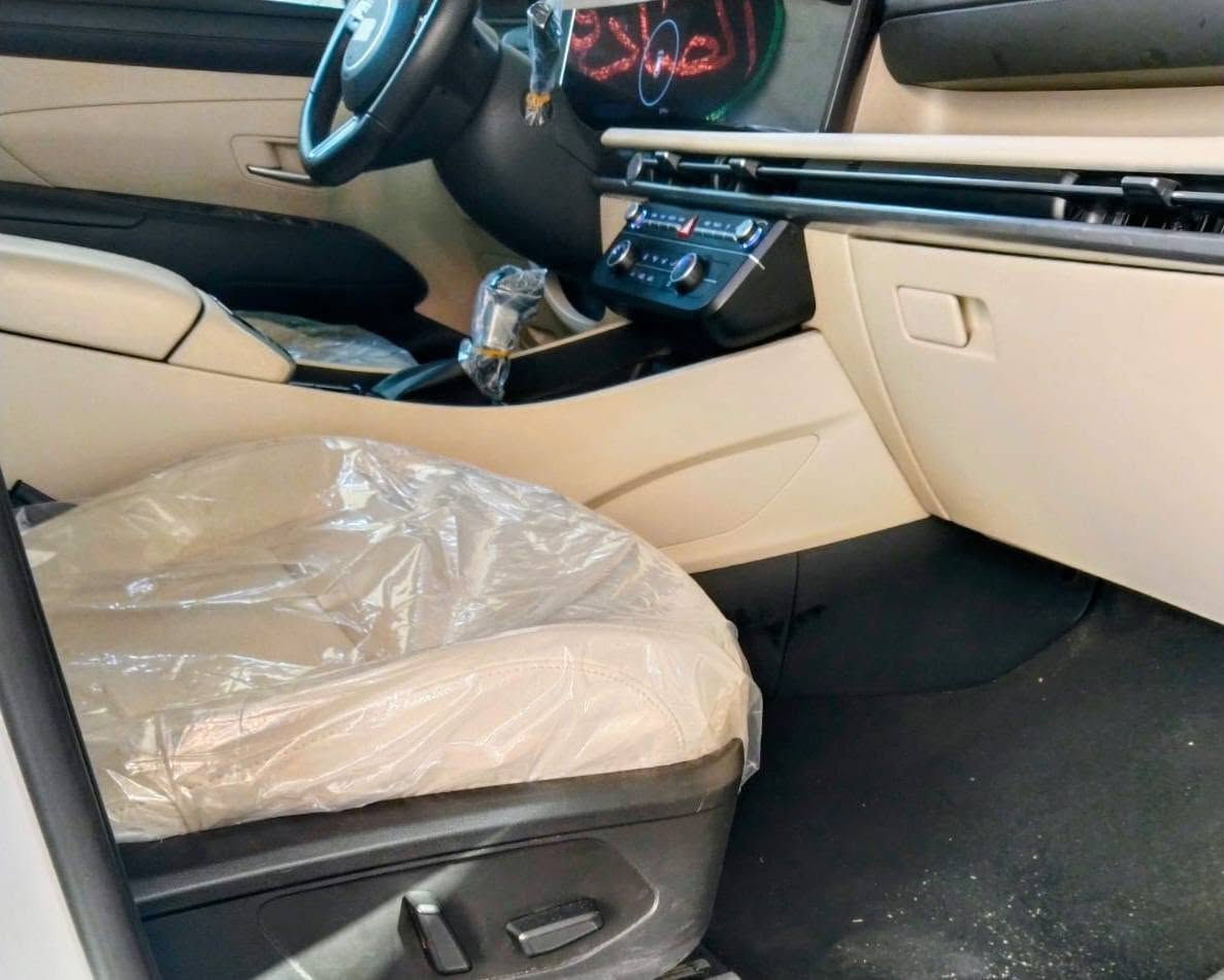 سلام عليكم توسان موديل ٢٠٢٥ خليجي مكفوله  مواصفات فول مع جنطه كهرباء كراسي كهرباء ترحيب هواي مواصفات محرك 2000 دوش  ماشيه  ٣٢ الف بسمي سياره مكفوله رقم بغداد جديده بحاله زيرو على وضع شركه تحويله ثاني يوم ***********
