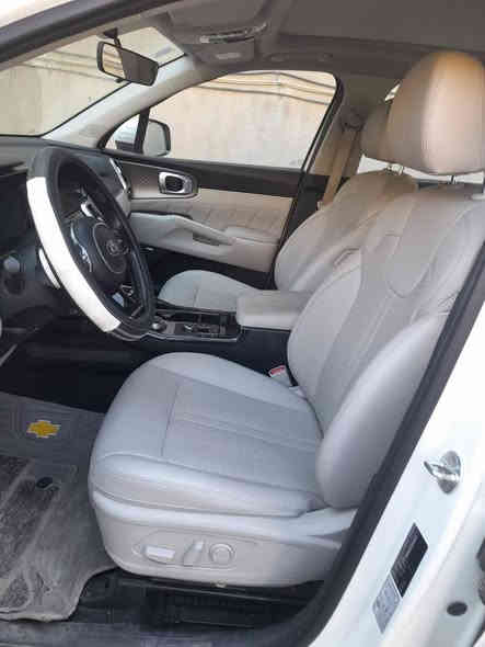 سورنتو خليجي موديل ٢١ مكفوله من الصبغ والضربه ماشيه   ٦٤ الف كم السياره فوول واحد  على واحد كل المواصفات مع بصمتيين تشغيل سعرها ٣٠ الف دولار  وبيها مجال باسمي رقم المبايل ***********
