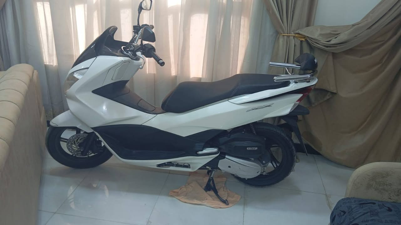 سلام عليكم شباب Pcx جيل ثاني ياباني كلش نضيفة كفالة عامة  صارلها 4ايام نازلة رمبة وياها سويجين وثنين مري ماعدى التجوة رايدها ب17 وبيها مجال مكاني زعفرانية غير متواجد عل نت 
***********
