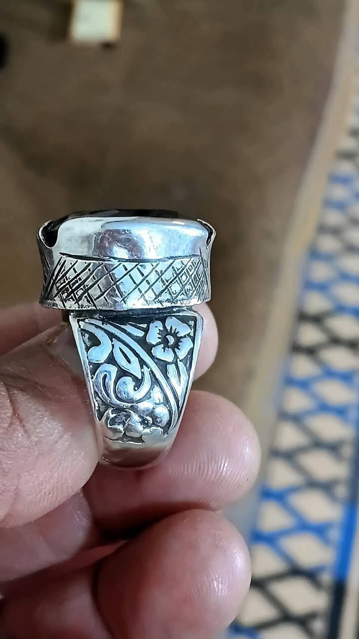 السلام عليكم محبس فضه قديم نوادر نقش وصياغه عراقي .. وب حجر التوباز الاصلي . ومفحوص على الجهاز . عنوان بغداد بدايه حي التراث .. السعر 80الف


**إذا كنت صاحب هذا الإعلان وتريد حذفه لأي سبب، رجاءا أرسل رسالة إلى الدعم الفني**