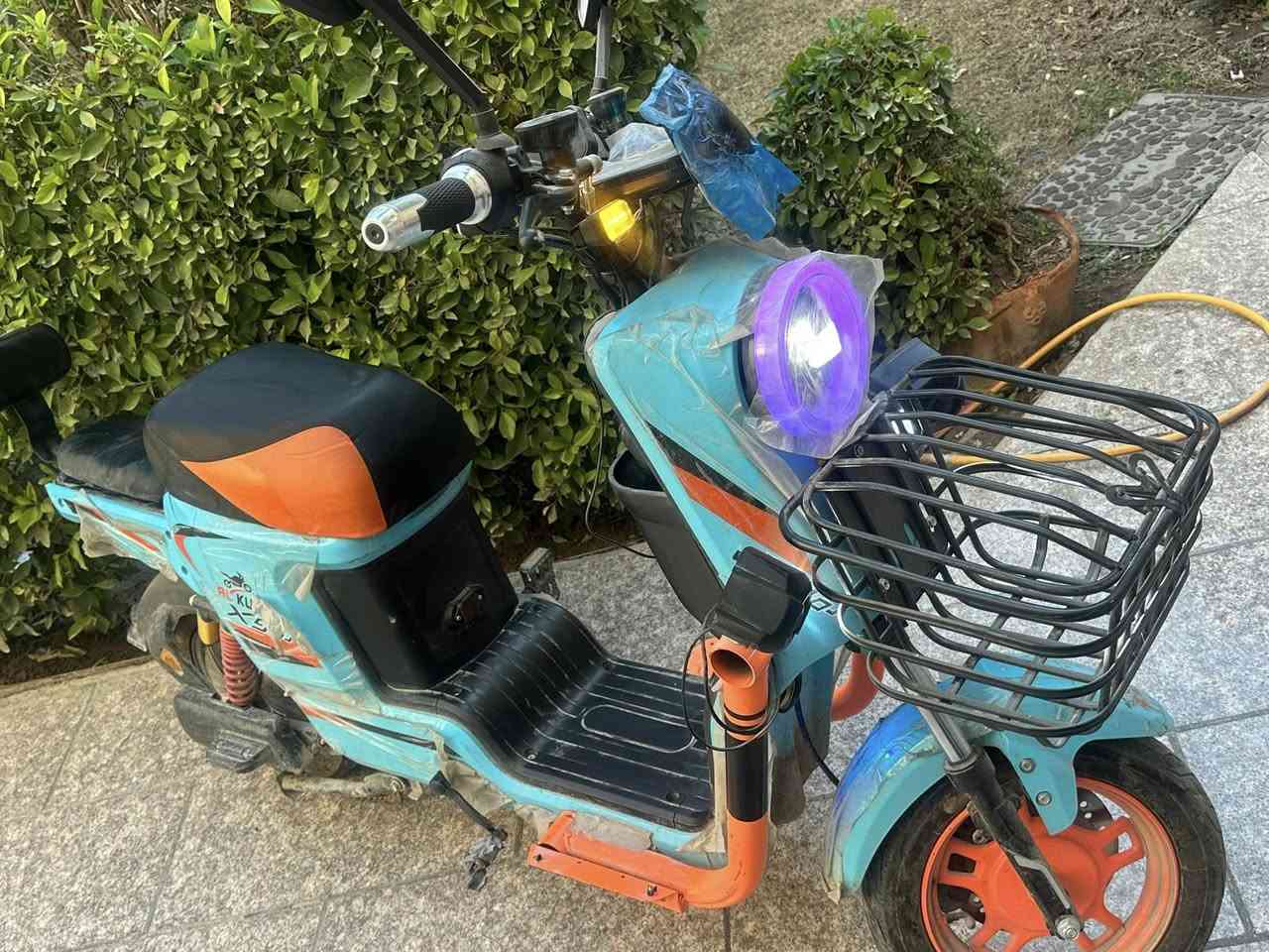 السلام عليكم دراجه شحن X900 للبيع بصمتين ومفتاح مواصفات رجوع للخلف لايت امامي زنون نشره ضوئيه سماعات ثنين دبل إشاره بلوتوث نظام تثبيت سرعه وحاملة موبايل ومخرج آيسي 3 ودكمه تكشف لعطلات وسرعتها 100 حقيقي حجم 20
للتواصل على لماسنجر أو على لرقم ***********
لسعر٥٥٠ ألف
