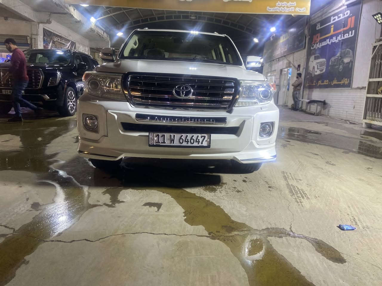 السلام عليكم لاندكروز موديل ٢٠١٤ خليجي بريم اصل ام الطفاية كفالة عامة من صبغ وتبديل ماشية ٩٠ الف حقيقي شرط برغي ما مفتوح بيها المحرك والكير كفالة وبيها تخم تاير جديد ومواصفات البريم معروفة 
فتحة سقف سلايت 
بصمة ابواب وتشغيل وصندوق 
تشغيل عن بعد 
انارة ترحيب 
انارة داخلية
دشبول صاج 
داخل جلد بيجي سبعة راكب 
ثلاث قطع تبريد مركزي 
فور ويل 
كاميرا دوارة 
حساس امامي خلفي مكانها بغداد وسعرها 
٣٩٣ للاتصال 
***********
