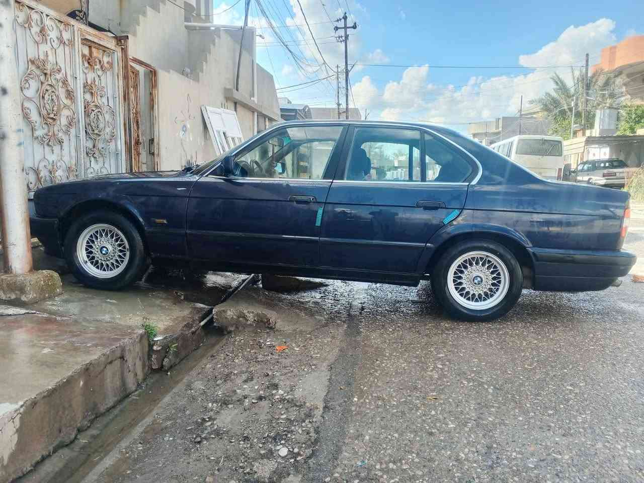 BMW 525 اصل
موديل 1991 لون ازرق غير محدد بأسمي شرط التحويل 
گير اوتماتيك محرك مفتوح 25 ..ضرر جامرلغ السائق فقط 
رقم صلاح الدين دولي لل31
مكان السيارة كركوك 
السعر 58
***********
