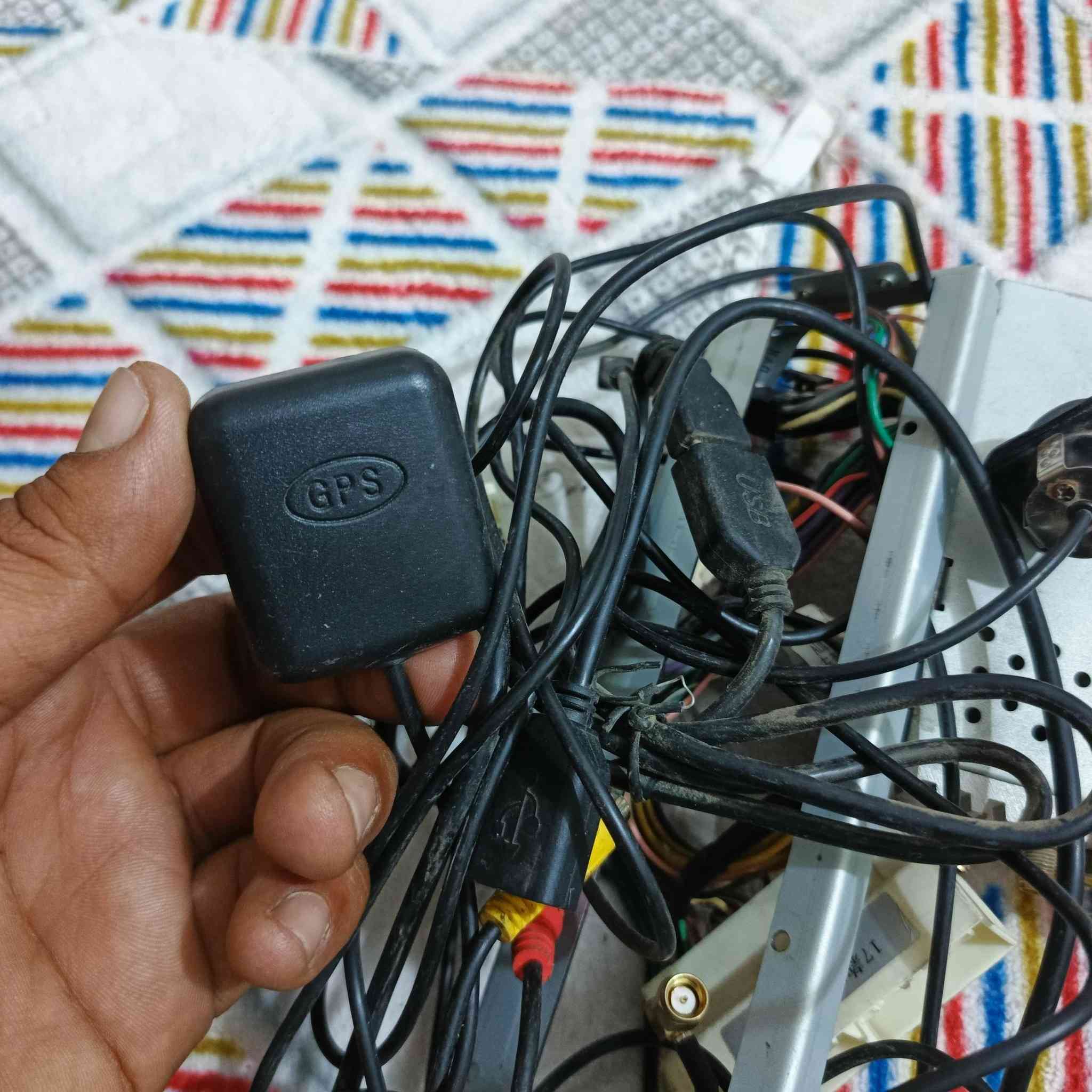 سلام عليكم شاشه للبيع كامله جيب وشد وياها GPS ثنين وكامره شغاله وفيش كامله وع الفحص تفحص يلا تاخذ كامله مكمله سعر ٨٥ وبيه مجال *********** مكاني كربلاء طويريج🤍
