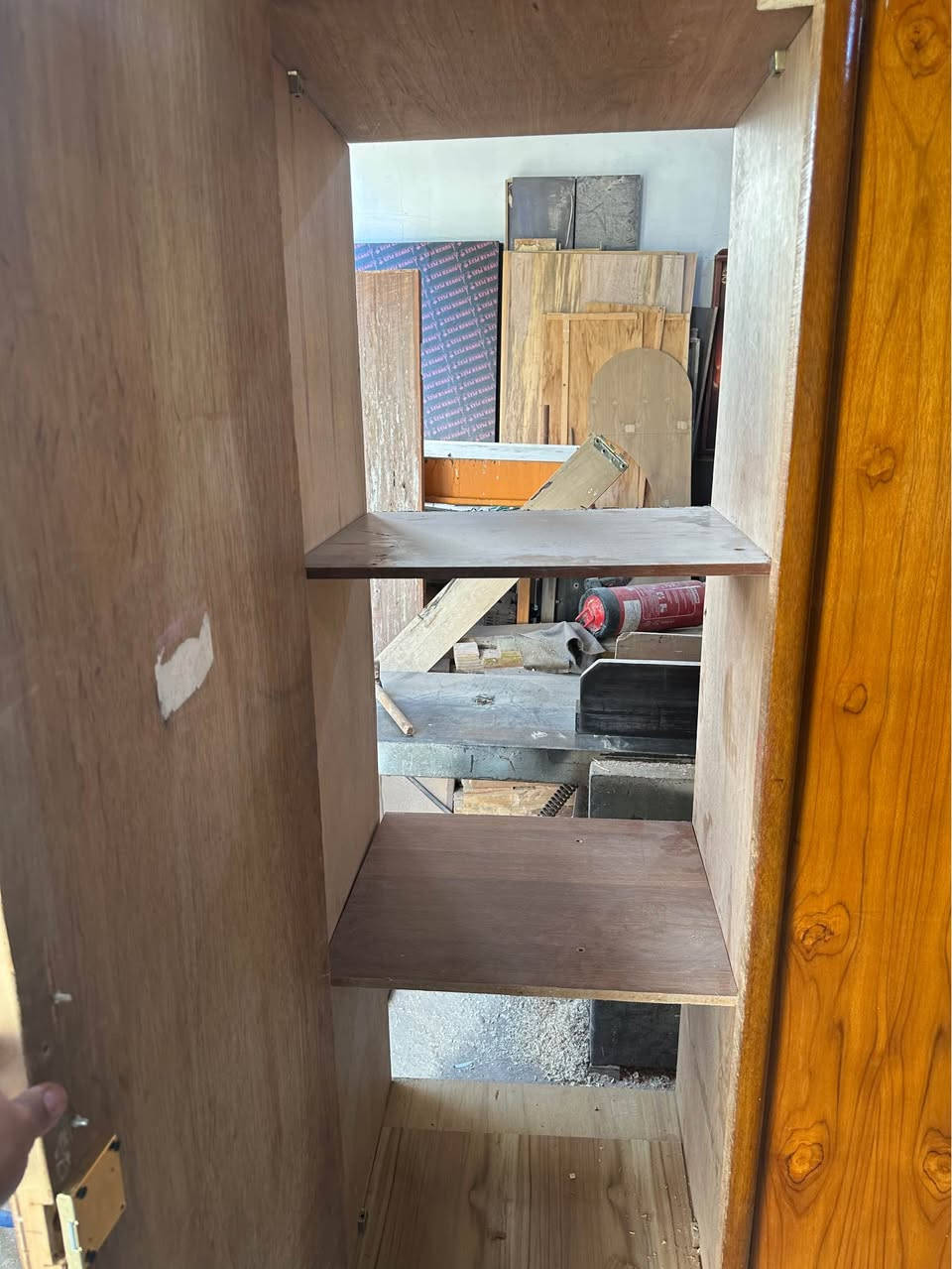 سلام عليكم 
كنتور اربع ابواب تسكام كامل صبغ قفل يدة وجه الكنتور جديد 
النجف الاشرف تقاطع العسكري كبل 
الهاتف*********** النجف, العراق
