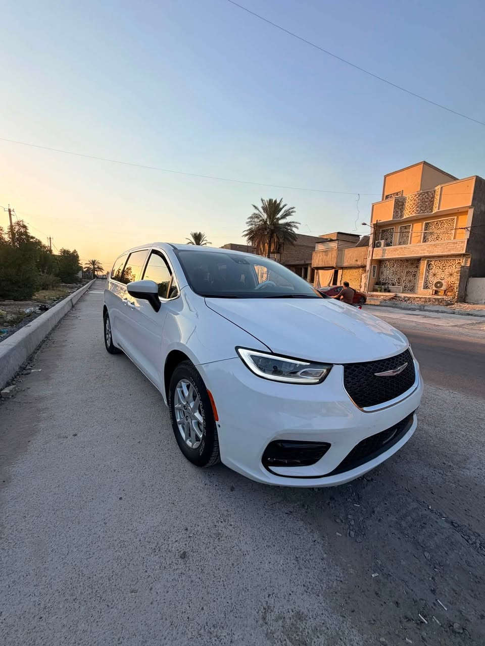 السلام عليكم فويجر كرايسلر ٢٠٢٣ للبيع السياره بدون رقم حره باسمنه ٣ قطع تبريد بوب وجنطه كهرباء المكان بغداد مدينه الصدر وموجود بالصور رقم الشاصي ٦ سلندر ٣.٦ ***********

