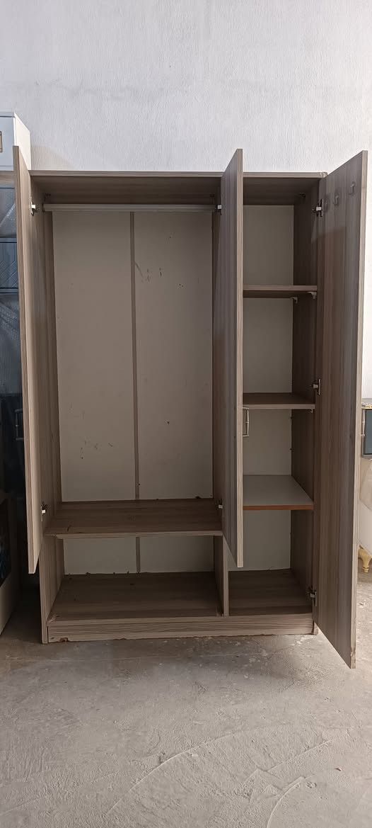 دەستی دووی چوارقورنە  دوو دۆڵاب تووندو تۆڵ نرخی گوونجاوە بۆ نرخ نامە بنێرن بۆ داواکردنی هەر کامیان ڕسمم بنێرن بێ ڕسم مەیە چات ژ.م 
0751 855 85 83
