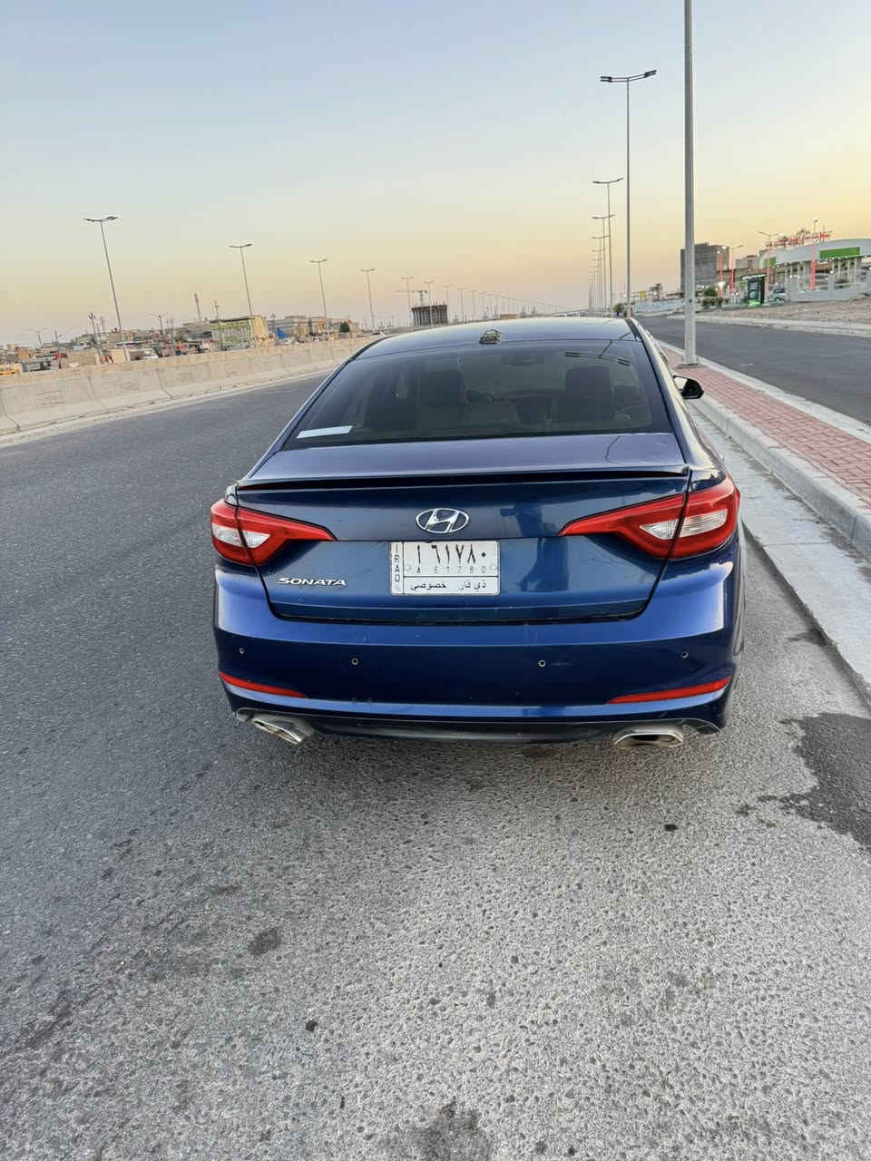 للبيع سوناتا واريد امريكي موديل 16 السياره بصمه فول مواصفات ما عده الفتحه
تخم تاير جديد سياره جاهزه وكلش حلوه
مسويلها ادامه كامله قبل اسبوع سياره جاهزه 
السياره نضيفه بشكل تبديل طابوكه قبل 9 اشهر بس الطابوكه شادها 18 ورقه 
شادلها برنامج دوانز بورقه 
سياره سبورت رياضي 2400
السياره حادثها دعاميه خلفيه 
بل عراق مبدل بيها جاملغ امامي 
وجاملغ الآيسر مسبوغ 
سياره باسمي تحويل ثاني يوم رقم ذي قار 
ماشيه 142
سعر السياره 110 وبيها مجال قليل  
مكاني البصره الهارثه قرب طاقه الكهرباء 
***********
