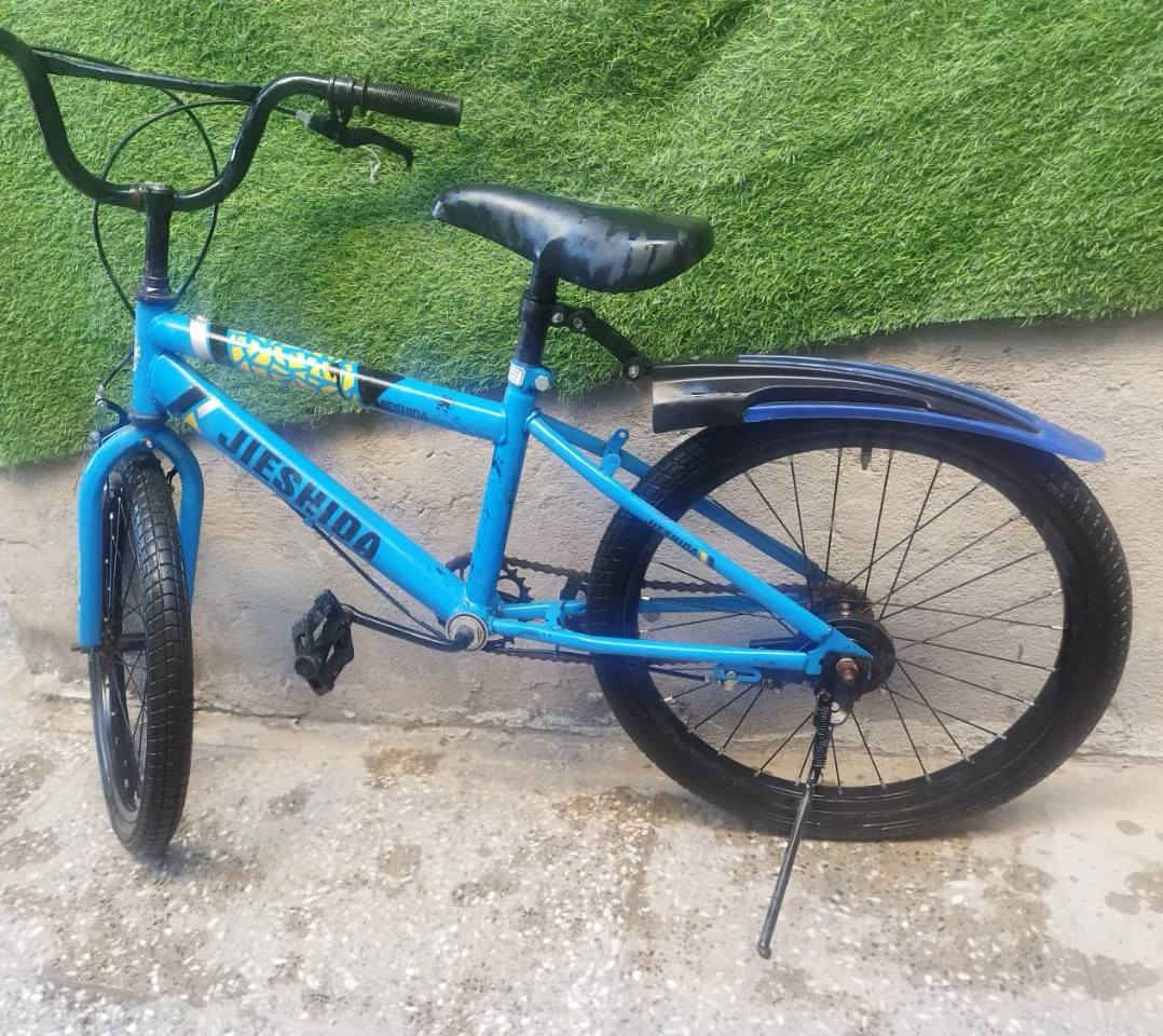 اسلام عليكم 
عندي بانسكل اخو الجديد 
سعره 50 و حجم 20 
 العنوان حي عسكري 
استفسار على هاذه رقم 
***********
