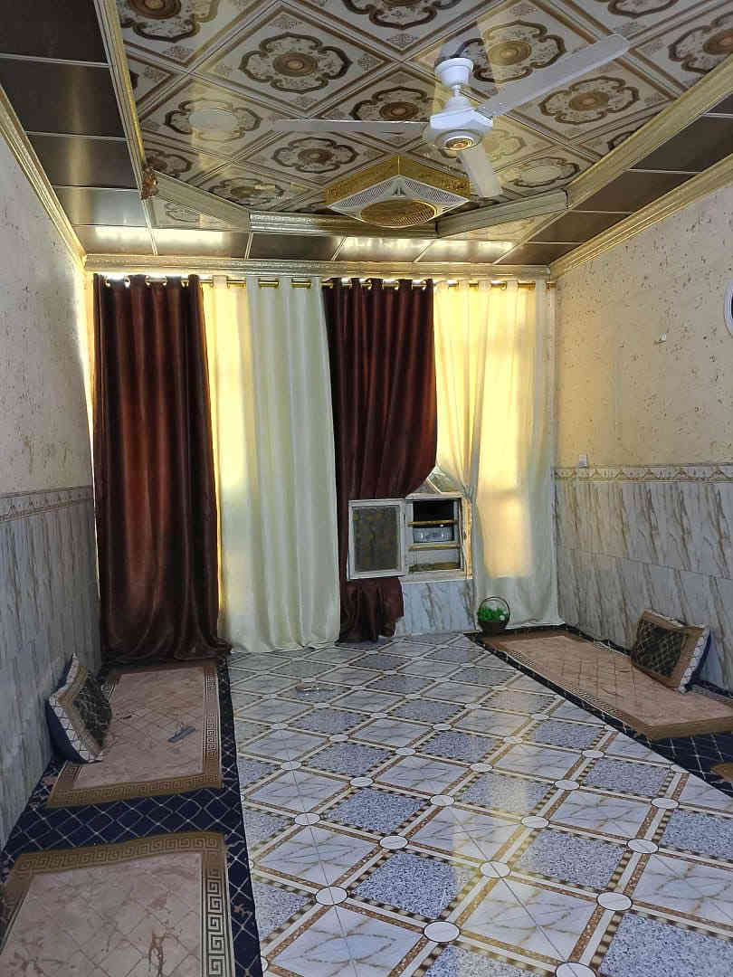 دار _للبيع _🔥🔥_طابو صرف
#بناء_حديث _المساحة 150 متر.+طابقين 

#محتويات_البيت +استقبال +ممر + غرفة نوم + مطبخ 
الطابق الثاني +غرفة نوم + وسطح خلفي 
#الموقع_طريق الغالبيه _خلف الشقق السكنية _قرب المدرسة 
#السعر المطلوب 75 مليون💸💸_ قابل للتفاوض 

للاستفسار ☎️***********+***********
