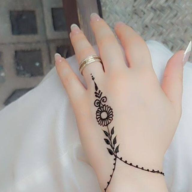 ✨ دالر الحنا الأصيل – أسود وأحمر ✨
✅ يترك خطوط ونقشات واضحة وجميلة على اليدين
✅ ألوان ثابتة وطويلة المدة
✅ مناسب لكل أنواع الجلد
✅ يأتي مع أفكار نقشات كفوف مختلفة لتصاميم احترافية

💫 اختاري رسمة اليوم وكوني مميزة بين صديقاتك!


**إذا كنت صاحب هذا الإعلان وتريد حذفه لأي سبب، رجاءا أرسل رسالة إلى الدعم الفني**