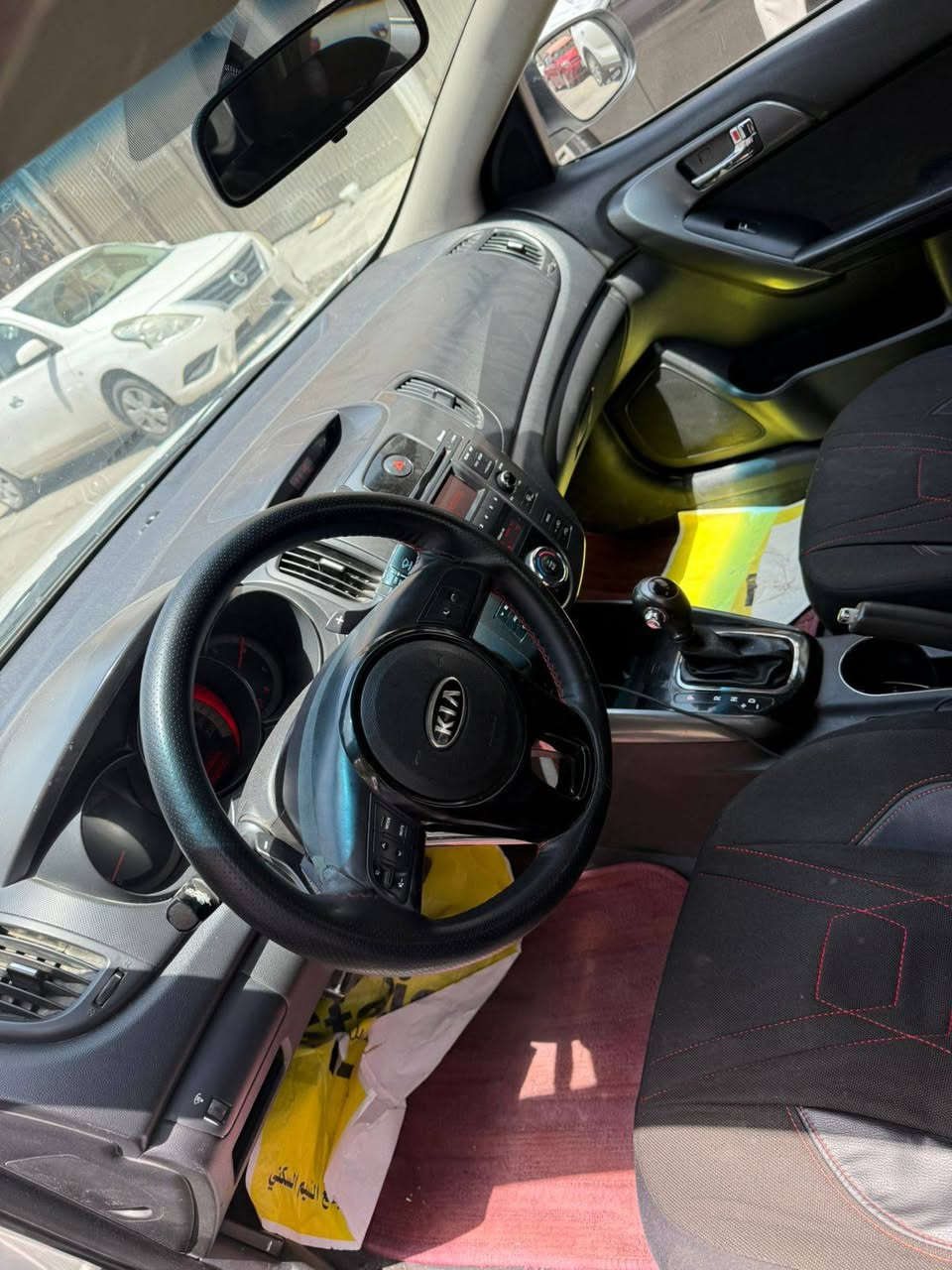 السلام عليكم 
كيا سيراتو 2013 خليجي 
رقم بغداد باسمي هزة وسنوية جديدة 
1/ بصمه بيبان + تشغيل
2/شفتات ستيرن + تحكم ستيرن 
3/حساسات خلفيه +اشاير مري
كير مكينة بلادي علة وضعها الشركة 
السيارة بيهة قطعتين تبديل بلادي مال شركة جاملغ وبنيد وبيها مكانات بارد بصيطة 
السعر 103 وبيها مجال 
مكان السيارة بغداد *********** بغداد, العراق
