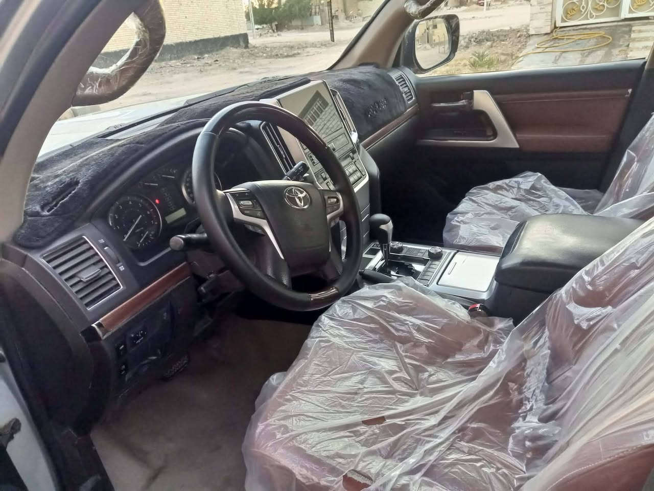 سلام عليكم من رخصت مدير لكروب لندكروز موديل 11ستينيه سياره بيه جفيه خفيفه محدثه داخل وخارج 21 هزه جديده
8سلندر مواصفات لكزز بسمي بيع او مراوس حسب القناعه سياره ماعايزه اي شي سعره250 مداور ثاني يوم رقم***********

مواصفات/

1-ثلاجه

2-لايت زنون 

3-تبريد 3قطع 

4-شاشه كار بلي 

5-مواصفات لكزز

6اشاير لكزز 

7-ترحيب 

8-مقاعد جلد

و بيها هواي بعد 

مكان السياره نجف لاشرف
