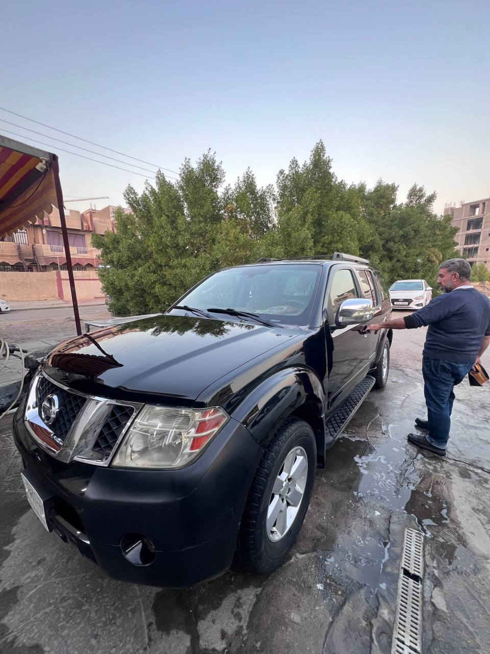 السلام عليكم  
نيسان باثفندر 2008
رقم بغداد هزة جديدة لل28
ما بيه حادث 
بيه صبغ بنيد اثر جراد وبالداير مال جاملغ اثر طخه هنا 
مكينة 4000 v6
كير ومكينة كفالة 
باتري جديد 
تايرات ياباني 
السعر 100وبيه مجال للطيبين 
مكانه بغداد حي العدل 
رقم الهاتف *********** بغداد, العراق
