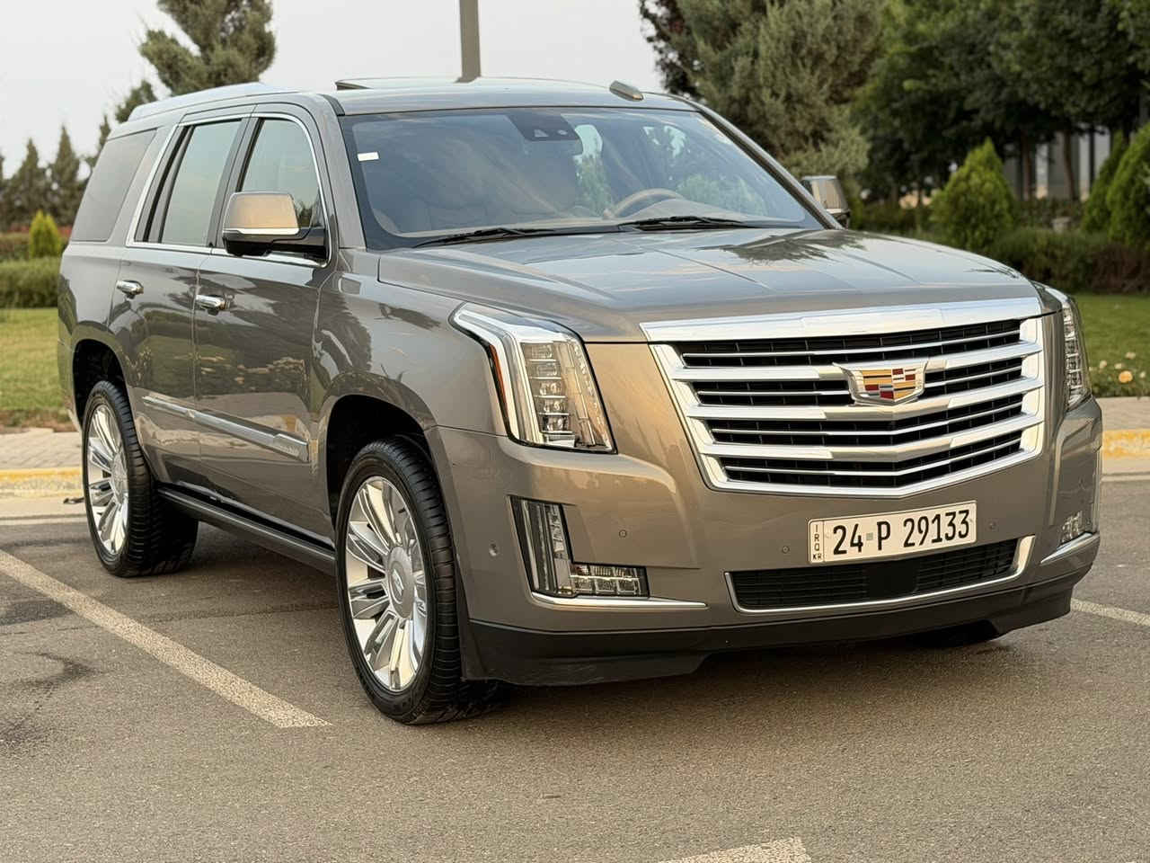كاديلاك سكاليد موديل2019خليجي وكاله منصور مغلفه كامل بيبي ايف سياره فول موصفات واحد علا واحد جديده ماشيه80الف كيلومتر  عنوان سليمانيه السعر380بيها مجال***********
