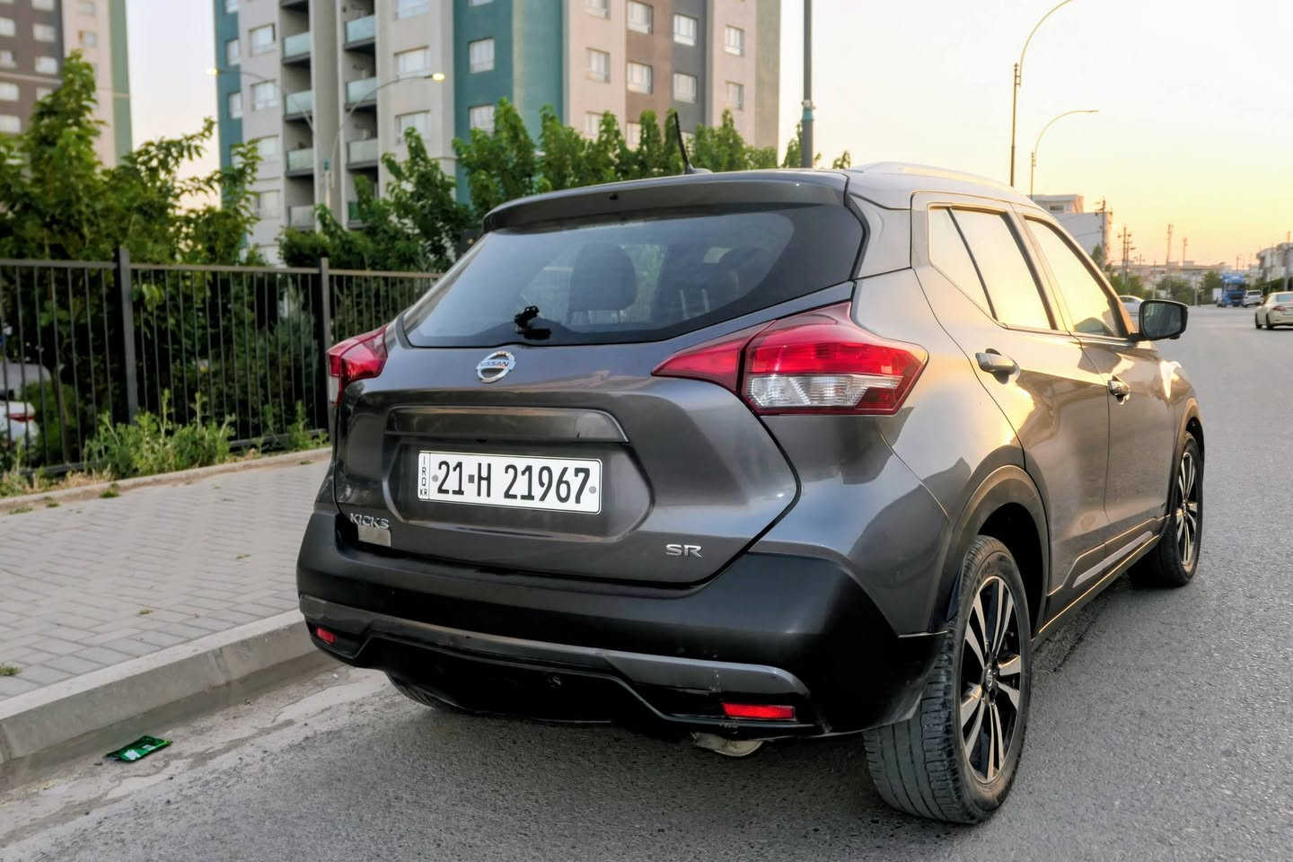 ​نيسان كيكس 2019 (Nissan Kicks SR) 
الموديل: 2019
​اللون: كحلي (نفتي)
​الفئة: SR (أعلى مواصفات)
​المسافة المقطوعة: 140 ألف كم
​المحرك والجير: بشرط الفحص
​🛠 حالة السيارة:
​بدون صبغ، بدون تعديل بارد، كلين تايتل (Clean Title) ✨
​صدر السيارة (الوجهية الأمامية) مجدد بالكامل حديثاً، السيارة جاهزة ولا تحتاج لأي مصاريف.
​السنوية (الهزة) والبيئة والطرق مجددة ولغاية 2031.
​السيارة باسمنا مباشرة (بشرط التحويل وبدون أي غرامات مرورية).
​🌟 أبرز المواصفات (Full Options - SR):
​كراسي جلد + تدفئة في المقاعد (كوشن هیتەر)
​كاميرا 360 درجة 📸
​رادار أمامي، خلفي، وجانبي (نقطة عمياء)
​نظام كبح تلقائي (Auto Brake)
​نظام مانع الانزلاق
​شاشة لمس متطورة
​📍 للاستفسار عن السعر ومزيد من التفاصيل، يرجى إرسال رسالة أو الاتصال.
***********
