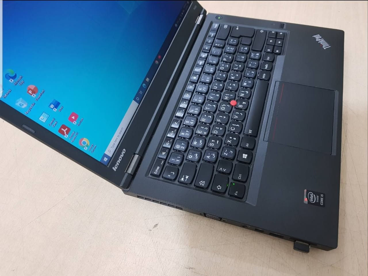 تحية طيبة .. لابتوب لينوفو كور اي 5 الجيل الرابع ورام 4 كيكا وهارد hdd 320   حجم الشاشة  14  بطارية قوية تشتغل اكثر من 3 ساعات بيها مشغل اقراص و بصمة سعرها مناسب جدا 90 الف دينار و نظافة عالية بيها ملاحظتين وما مأثرة على عمل اللابتوب الاولى بيها خط رفيع بالشاشة ما يأثر على رؤية الكتابة نهائيا واذا تريد تبدل شاشة موجودة ب 40 الف و النقطة الثانية الواي فاي مالها عاطل وخليت واي فاي خارجي على ال USB والنت شغال ١٠٠ بالمية 

مكاني بغداد توصيل داخل بغداد 5 الف و باقي المحافظات 8 الف ***********
