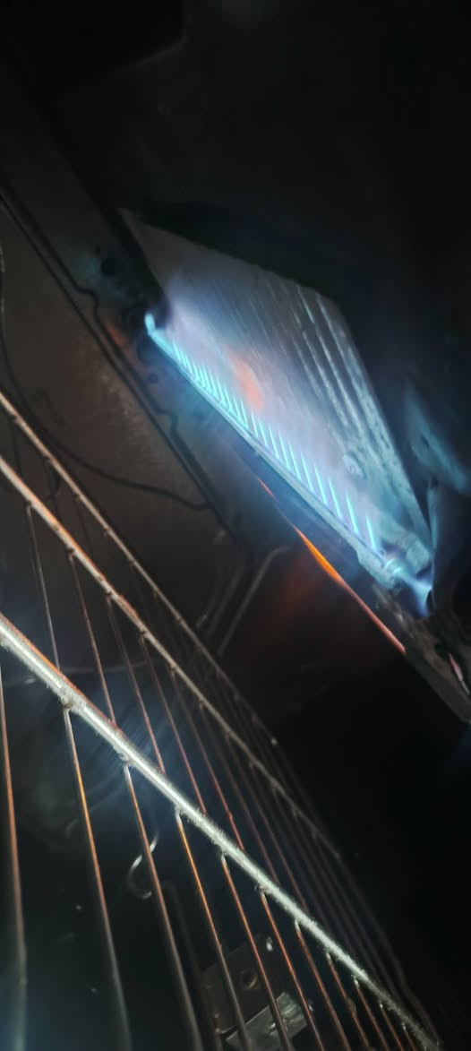 سلام عليكم طباخ 5عيون فرن فوك وجوه شغال كله حجم كبير سل ستيل كله طباخ كامل سعره 150 مكاني الشعب رقم *********** واتساب
