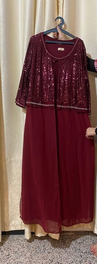 فساتين • استعمال خفيف • للبيع