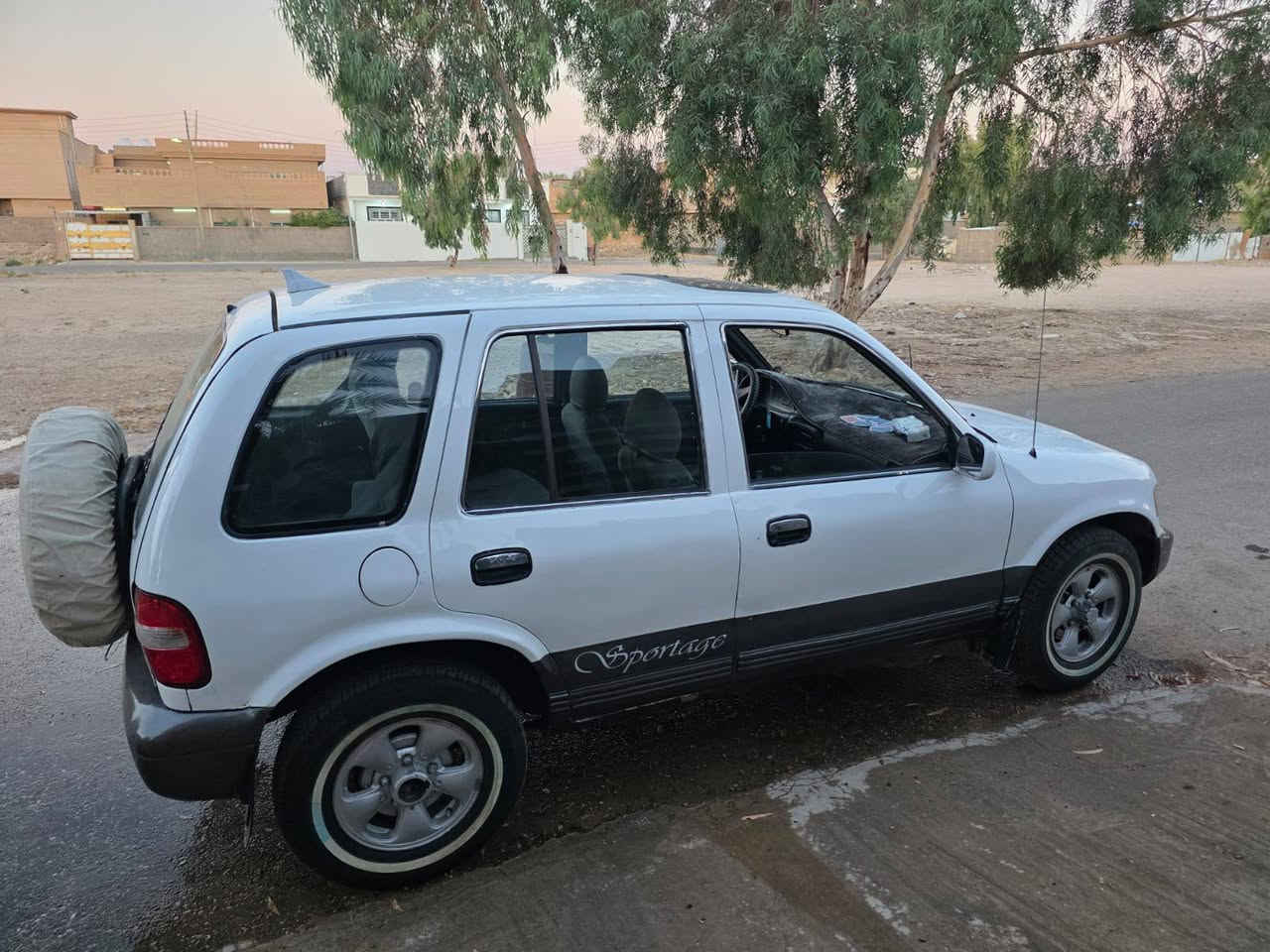السلام عليكم
كيا سبورتج ٩٦ كير محرك كهربائيات كلها تمام
صدرها نظيف 
تخم تاير جديد 
السعر ٤٢ 
اتصل بالرقم الخاص مغلق
***********
