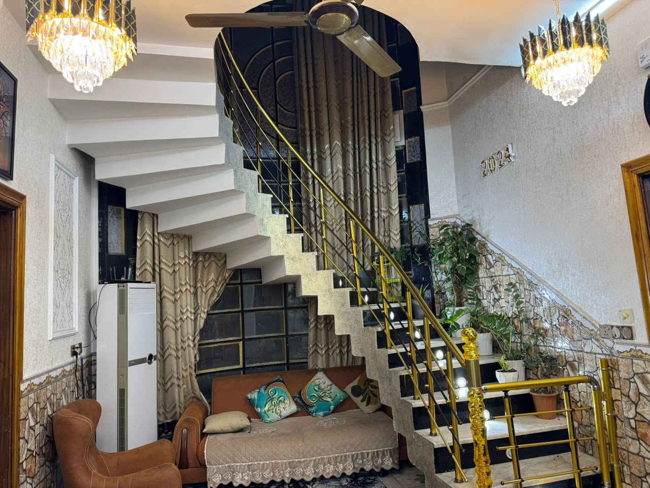 بيت للبيع بعويسيان خلف المدارس
جداً راقي ومرتب وبسعر مناسب بالنسبة 
للمساحة والبناء والترتيب والحديقة لوحدها 
200 متر بسعر 200 مليون بي مجال بسيط


**إذا كنت صاحب هذا الإعلان وتريد حذفه لأي سبب، رجاءا أرسل رسالة إلى الدعم الفني**