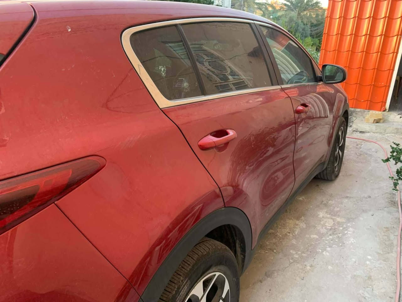 تحية طيبة / كيا سبورتج ٢٠٢٢ حادثه موضح بالصور ماشية ٦٠ رقم بغداد انكليزي مكانه بالكوت لاتصال ***********
