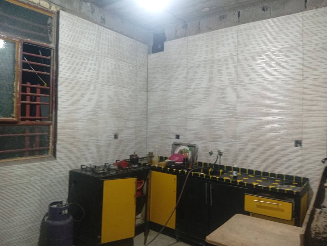 سلام عليكم دار البيع شبانات بزل رابع حي الشكر مساحه 135متر بناء بلوك سكف صب كونكريت عقد 35مفوض بقرار جديد سعر 30يرهم اقصاد ***********
