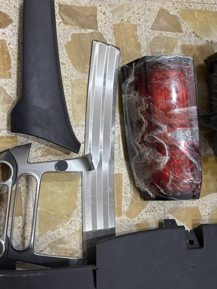 غراض تاهو من موديل 15ابى 20 كلشي بسعره فقط اتصال اجاوب ***********
كشن تاهو وصطي جلد تدفئه كهربائي 
بك لايت جه يمنه بي فقط قطع واير 
فرس وصطي
غراض دشبول
جويتر 
مبخره خلفيه 
طوس مري نيكل
تاروسه بريك
