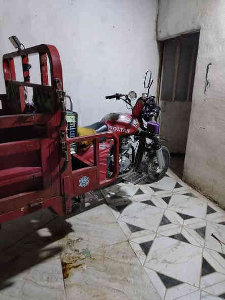 سلام عليكم مكلف بلنشر ستوتة للبيع سعر ٩٥٠ مكان ميسان كحلاء رقم صاحب ستوتة***********
