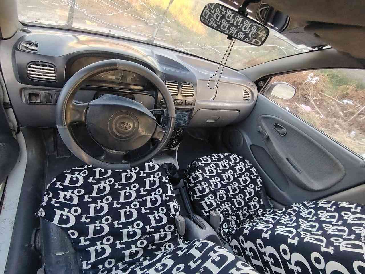 سلام عليكم حبايب للبيع ريو موديل 2002 رقم بغداد تحويل ثاني يوم مكينه وكير جديد وحداديه اماميه جديده بس وحداديه خلفيه تعبانه سعر 33.  بيهه مجال قليل مكاني بابل محاويل ***********
