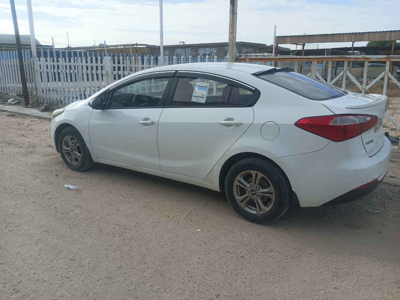 كيه سيراتو موديل 2014 رقم جديد انكليزي  بيها صبغ جاملغ الامامي مكلف بلنشر ***********
