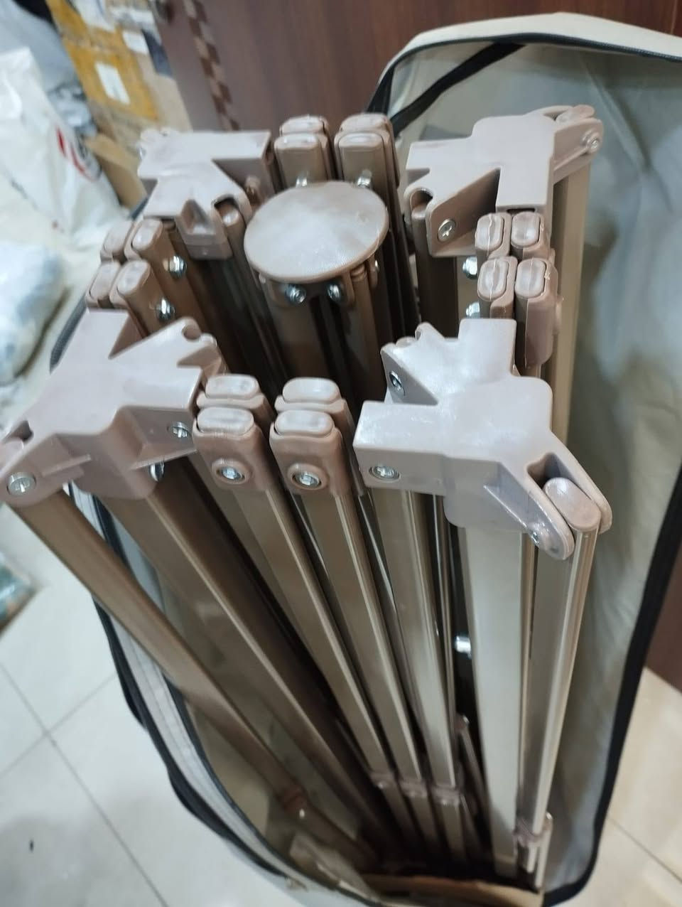 @مظلة بهيكل حديدي اوربيه
 يتم فتحها بشكل عنكبوتي حجمها 3 متر في 3 متر  وارتفاع 2.5 متر  (  يوجد توصيل لجميع المحافظات والسعر على الخاص )


**إذا كنت صاحب هذا الإعلان وتريد حذفه لأي سبب، رجاءا أرسل رسالة إلى الدعم الفني**