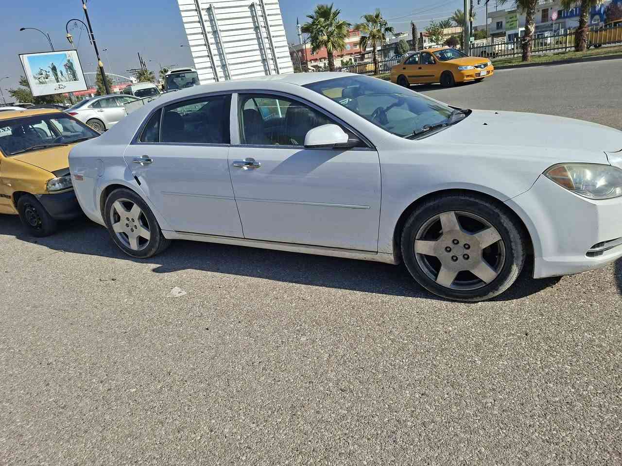 سلام علیكم
MALIBO للبیع
مودیل 2012
LT 
ماشیە 185000 قابل للزیادة
محرك مامفتوح 
كلین مابي صبغ 
بیه شویة طخات بالجهة الیسری موضح بالصور یتعدل بارد 
الحدادیة امامي 60%
تایرات جدید 
شرط تحویل 
رقم سلیمانية + مکان السیارة كركوك
كهربائیات كلها شغالة 
كشن سائق كهرباء 
تدفئة شغال +  تبرید یحتاج غاز 
محرک 2400
السعر $85 وبي مجال بسیط 
للٲستفسار خابر عالرقم
***********
