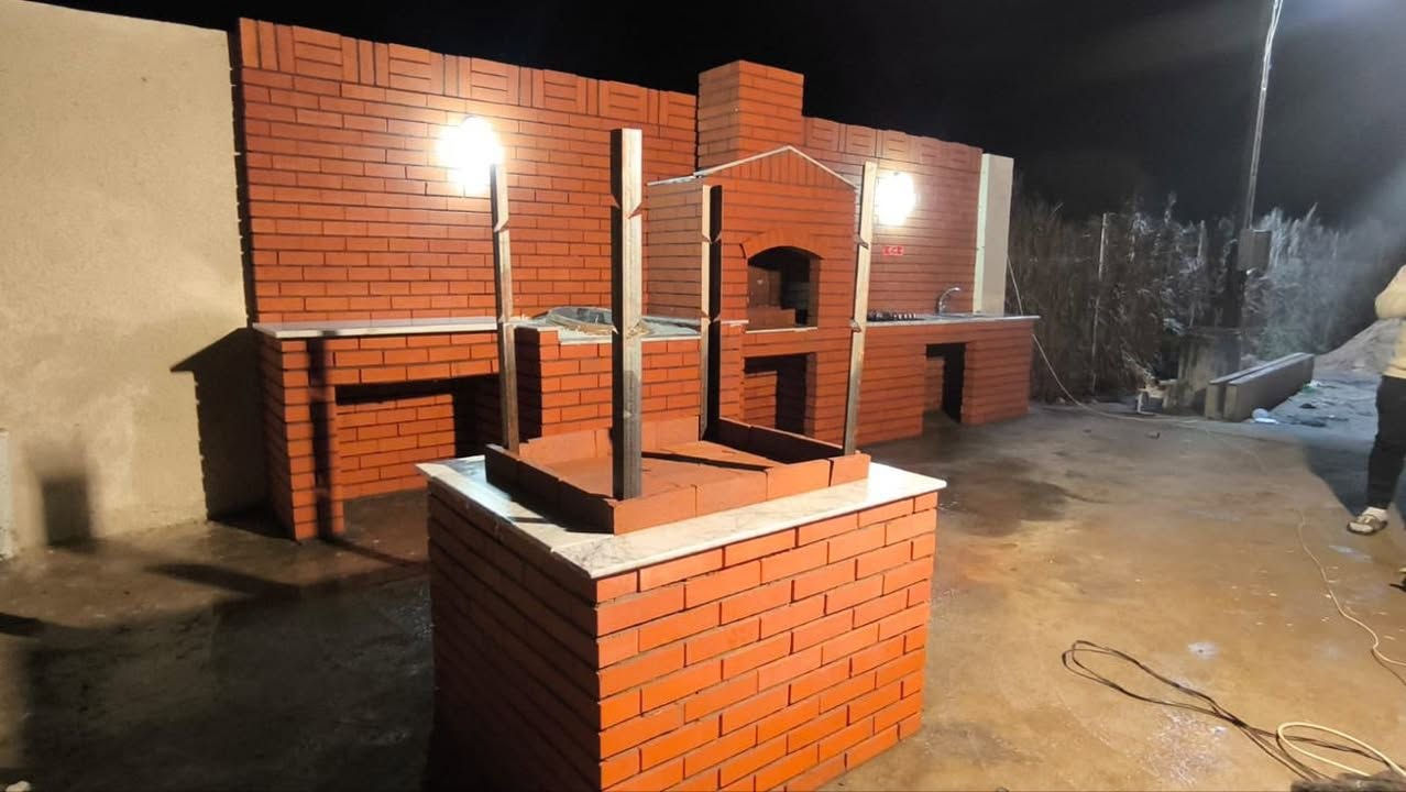 أهلا وسهلا بيكم نورتونا، 🌹
احنه موجدين حتى نوفرلكم احلا أجواء شواء ولمه عائليه مميزه
عدنه كلشي تحتاجون
1-تنور طين للخبز والشواء بروح التراث
2-شواية كباب بطعم يونس
3-فرن بيتزا ومناقيش العائله
4-شواية سمك مخصوصة للمسكوف العراقي الصيل
5-طباخ مخصص لتلبية  كلاحتياجاتكم
6-سنك غسيل للراحة والنضافة بعد الجلسة

للتواصل واتساب ***********
                       ***********
