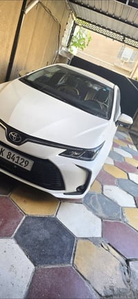 كورلا ٢٥ فول جلد  ماشية ١٣ مكفولة  صارت بيها طخه بدعامية مع رصعه بصندو...