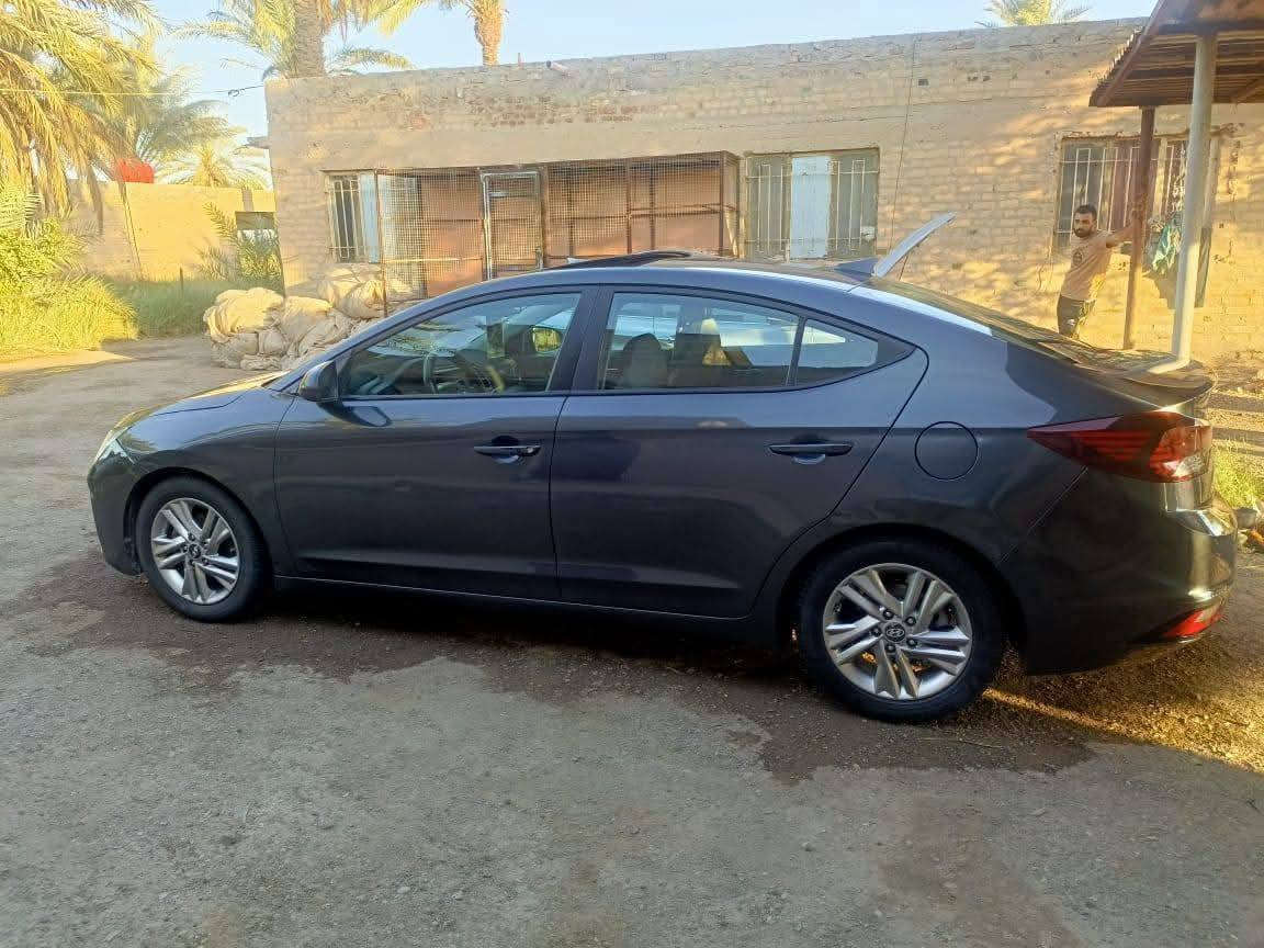 سلام عليكم النترا للبيع موديل 20كيرهه اي تي سيارة فول سعر 142وبيهه مجال المكان بغداد عوريج..***********
