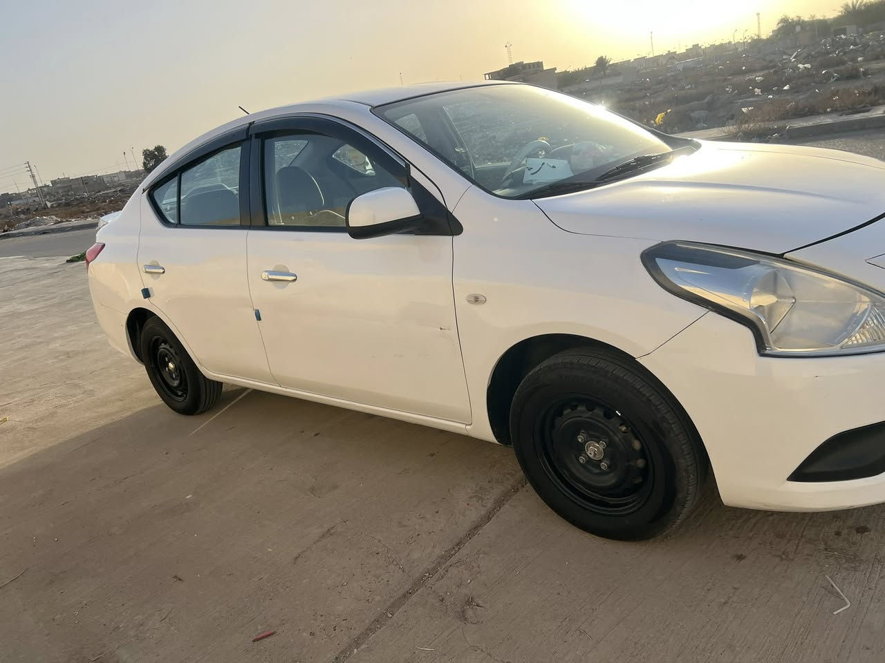 السلام عليكم شباب نيسان صني هندي بليتة زركة للبيع موديل20  رقم الانكليزي الجديد بأسمي  سياره حلوه ومكفوله من الصبغ والحار بيه طخه بسيطة بل باب مكان بغداد المحمودية معروضة ١٠٥ للتصال على الرقم ***********
