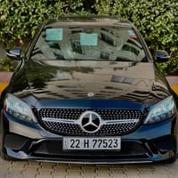 مارسيدس C300 موديل 2022  بدون صبغ صور حادث مرفقه بابين تبديل نفس اللون...