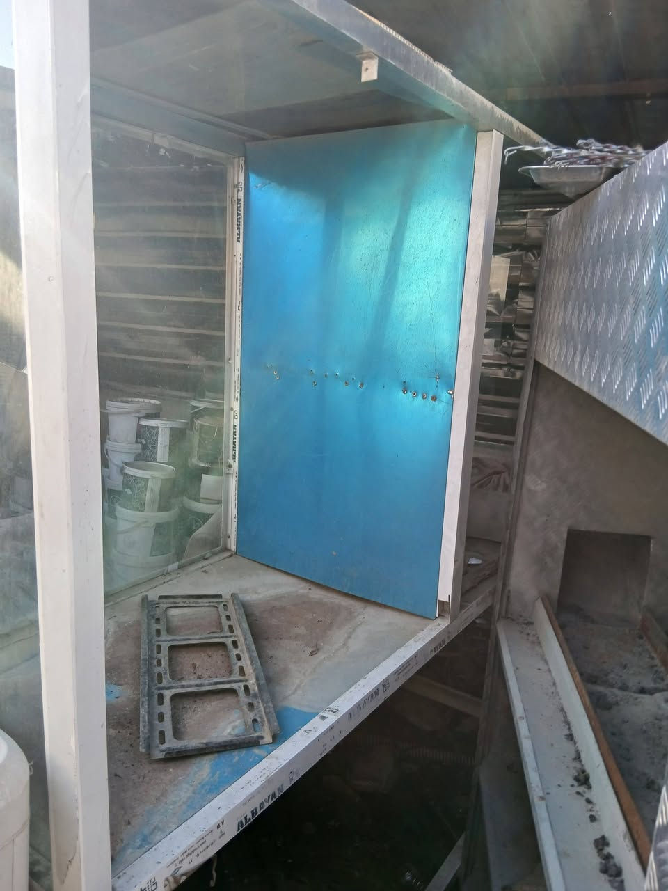 شوايه كباب +فاترينا+صواني وغيرها...
بغداد حي عامل 
***********
