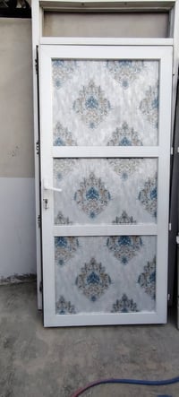 ابواب بلاستك عدد 2 سعرهم اثنينهم 75 بيهم مجال  الباب الكبير بيه فطر با...