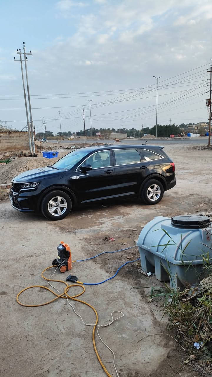 سورنتو موديل 2023 محرك اربعه سلندر 2500cc مكفوله من الصبغ والتبديل والفتح ما عدا بارد بخشم الجاملغ الامامي الايمن بجم وراديترات سليمه السياره ماشيه ٢٩ الف فقط رقم بغداد بسمي المكان ديوانيه السعر ٢٢٥  اللاستفسار***********
