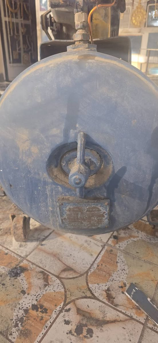 كنبريسر للبيع حجم ٣٥٠ عل فحص صناعه انكليزي الشراي يجي خاص او ينتصل عله الرقم ***********العنوان حله السعر ٥٥٠
